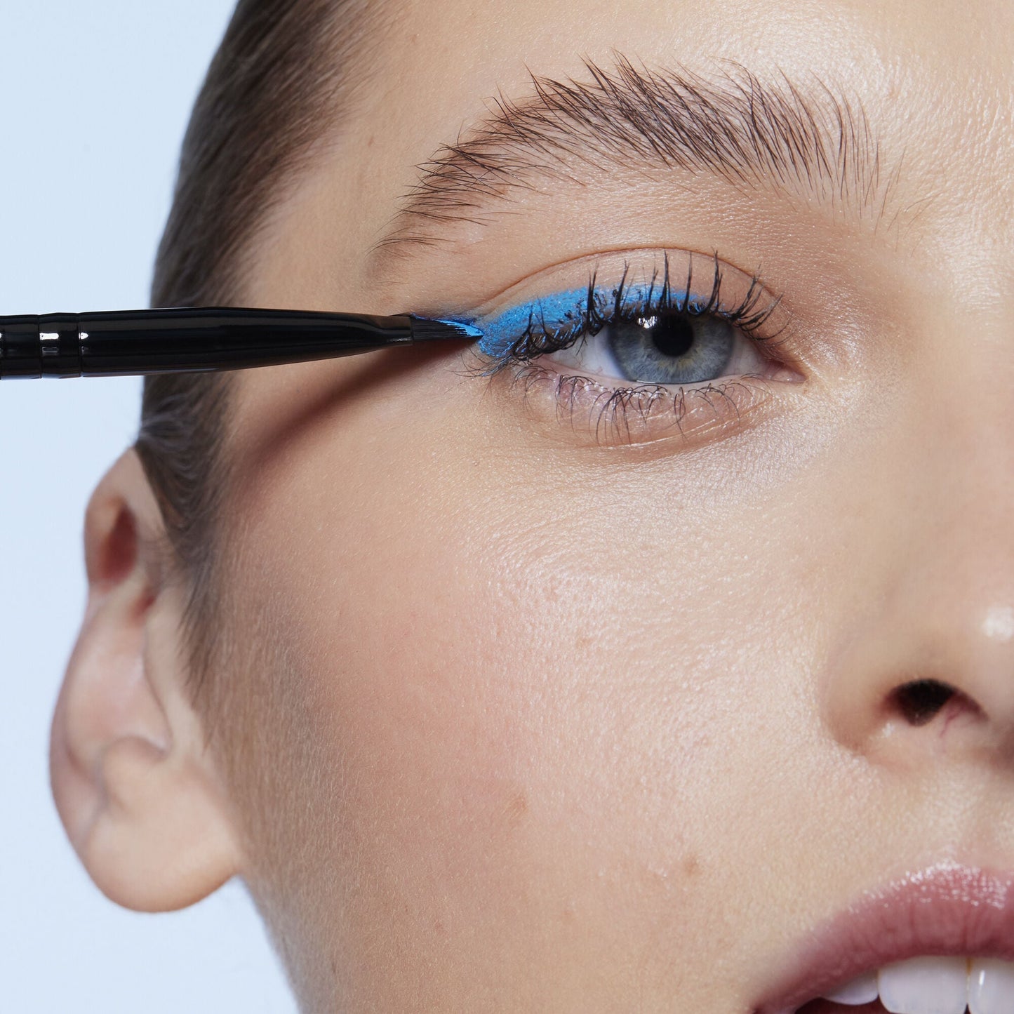 wing-it-liner-brush-p0 84091_Winged_Eyeliner_Brushy.jpg