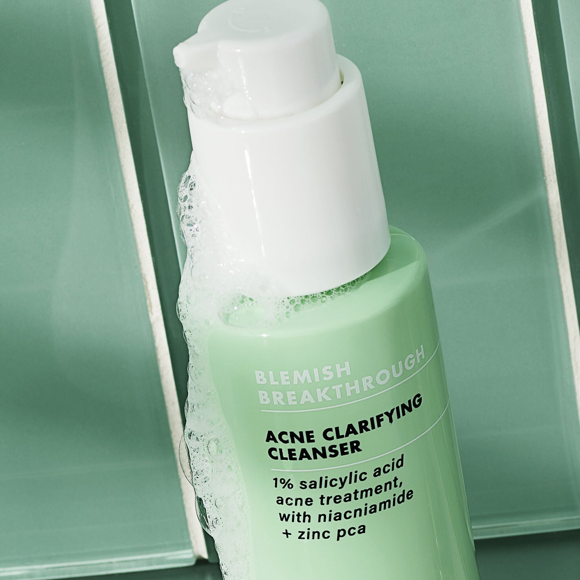 blemish-breakthrough-acne-calming-water-cream-mini-i8 02_021622_SL_BT_Cleanser_Back_Lighter_0129_FStack_FINAL_IGF_V2.jpg