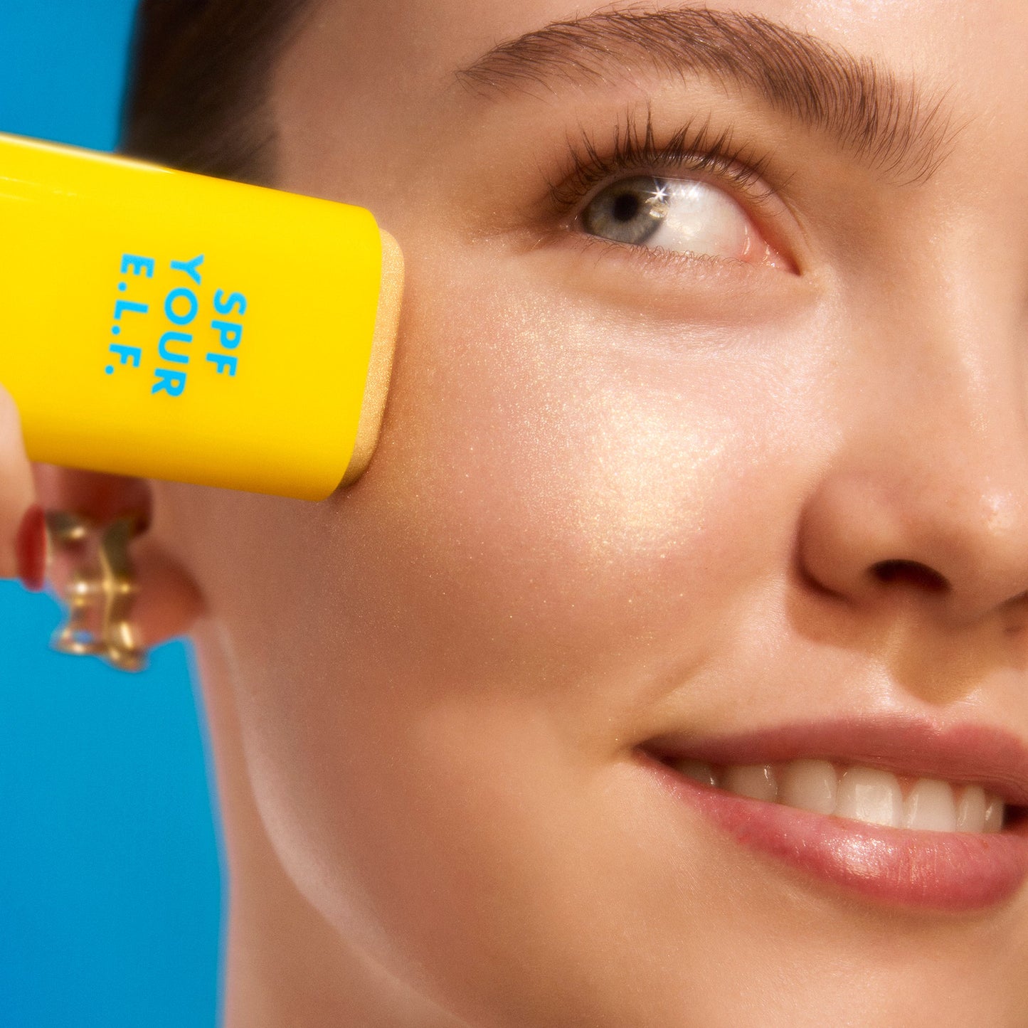 suntouchable-invisi-stick-spf-50-glitz-p7 030526_SKIN_Haley_Invisistick-Glitz_0828_w3QC_IGF.jpg