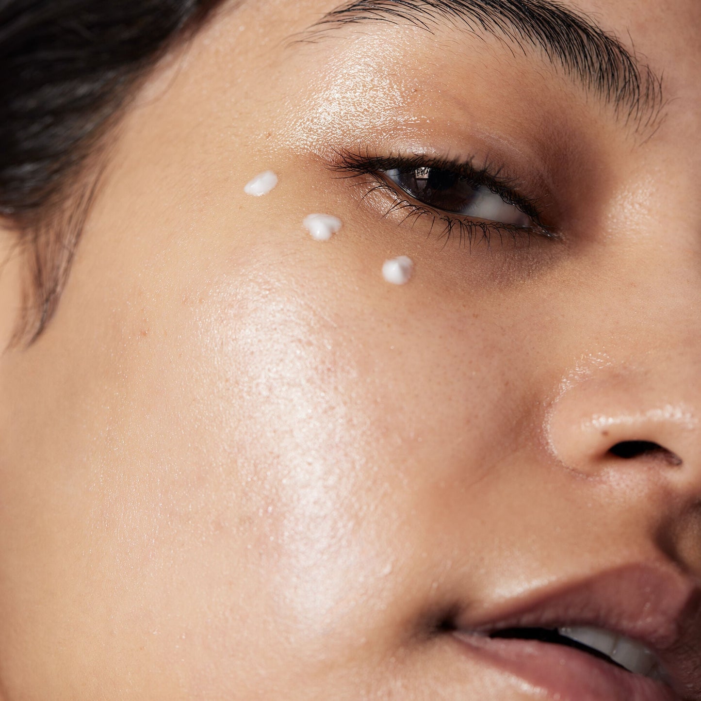 holy-hydration-eye-cream-c4 040822_Model_HH-EyeCream_116_RT1-V1_IGF_3f5819bb-8440-48d0-943c-ab2a2612d116.jpg