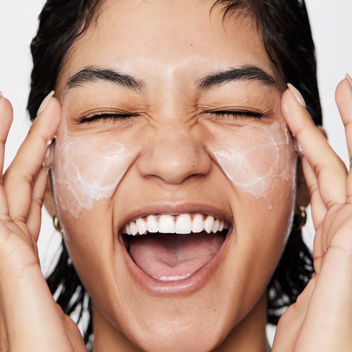 pure-skin-moisturizer-q6 040822_Model_Pure-Moisturizer_200_RT2-V1_RGB040822_Model_Pure-Moisturizer_200_RT2-V1_V1_IGF.jpg