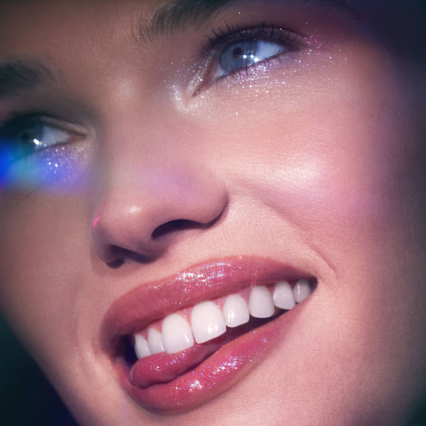 glow-reviver-lip-oil-glimmer-x7 053124_Lily_LipOil_OFace_FineAsFleck_0315_v4_RGB_IGF.jpg