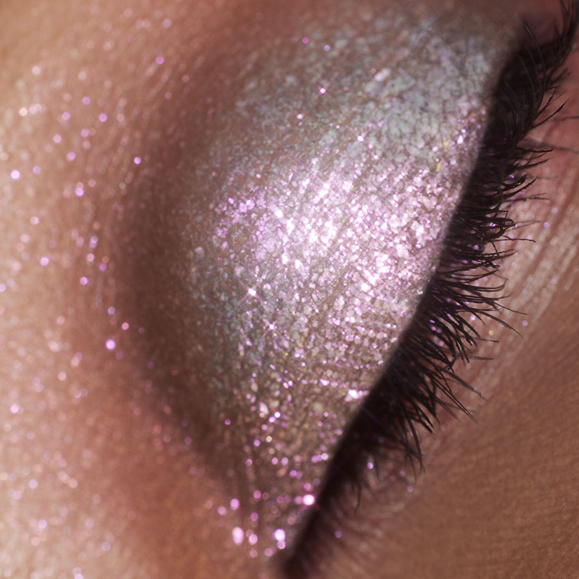 duochrome-liquid-eyeshadow-h9 061223_Chi_SparkPink_0022_FINAL_RGB_IGF.jpg