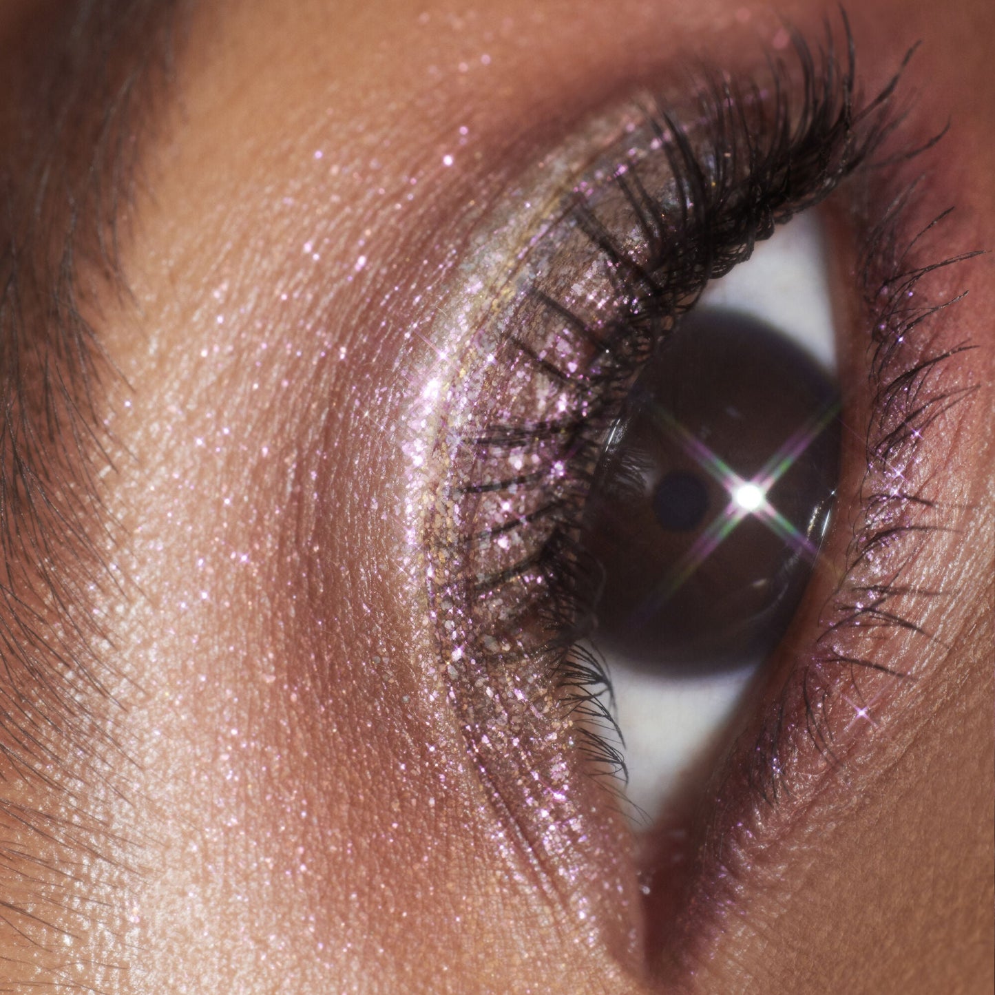 duochrome-liquid-eyeshadow-h9 061223_Chi_SparkPink_0023_FINAL_RGB_IGF.jpg