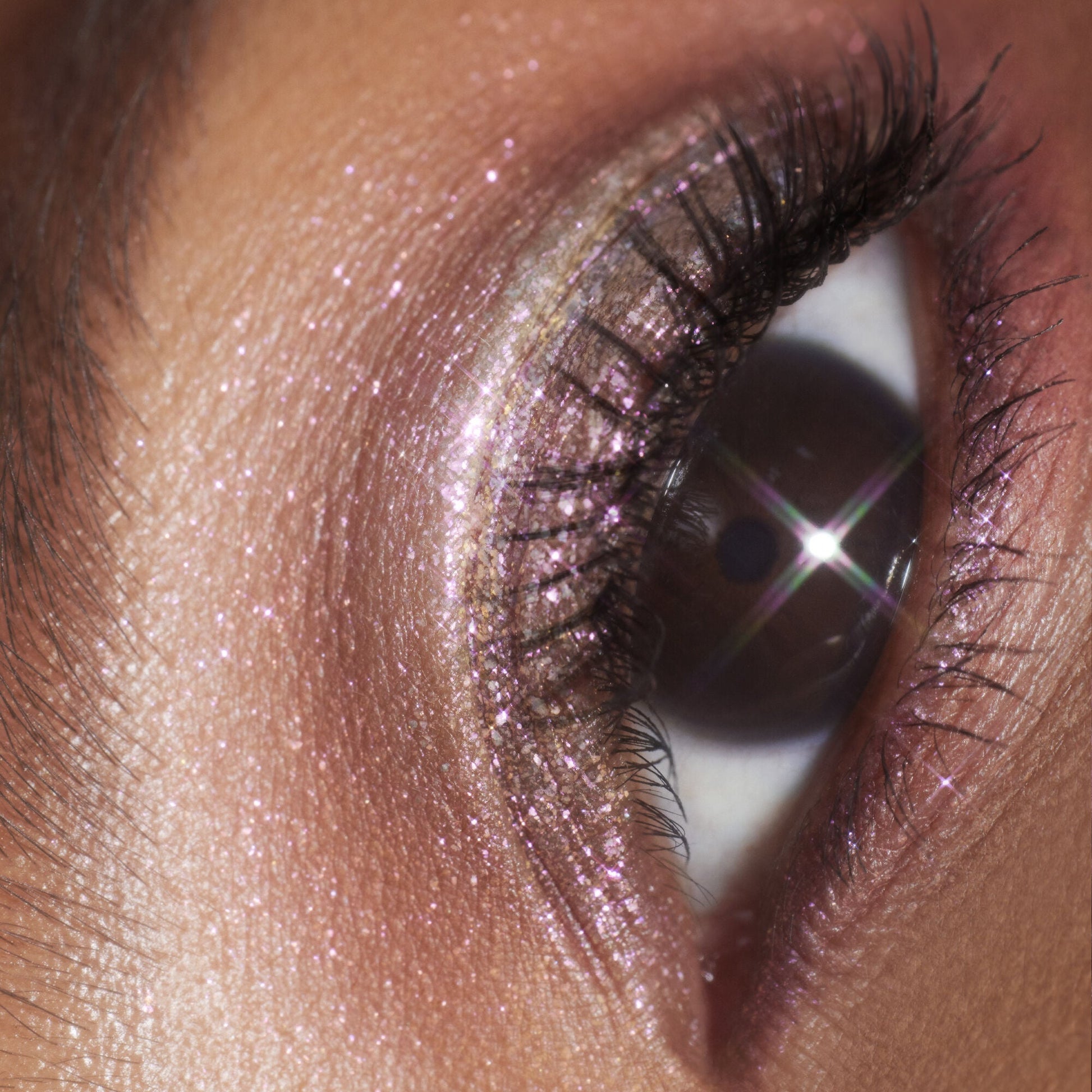 duochrome-liquid-eyeshadow-h9 061223_Chi_SparkPink_0023_FINAL_RGB_IGF.jpg
