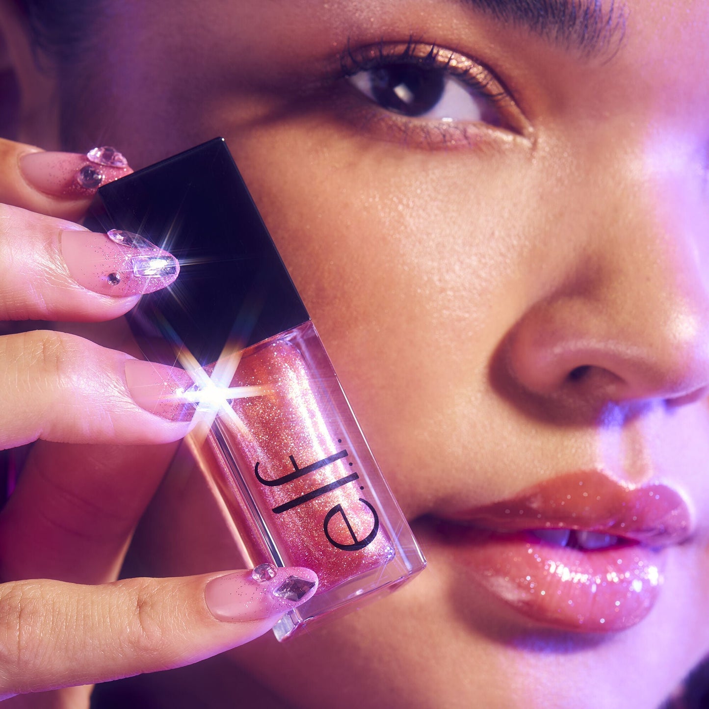 glow-reviver-plumping-lip-oil-e7 072225_Breanna_LipPlump_0391_2000x2000_0613e084-a418-44f9-b40d-c461b7a4b6db.jpg