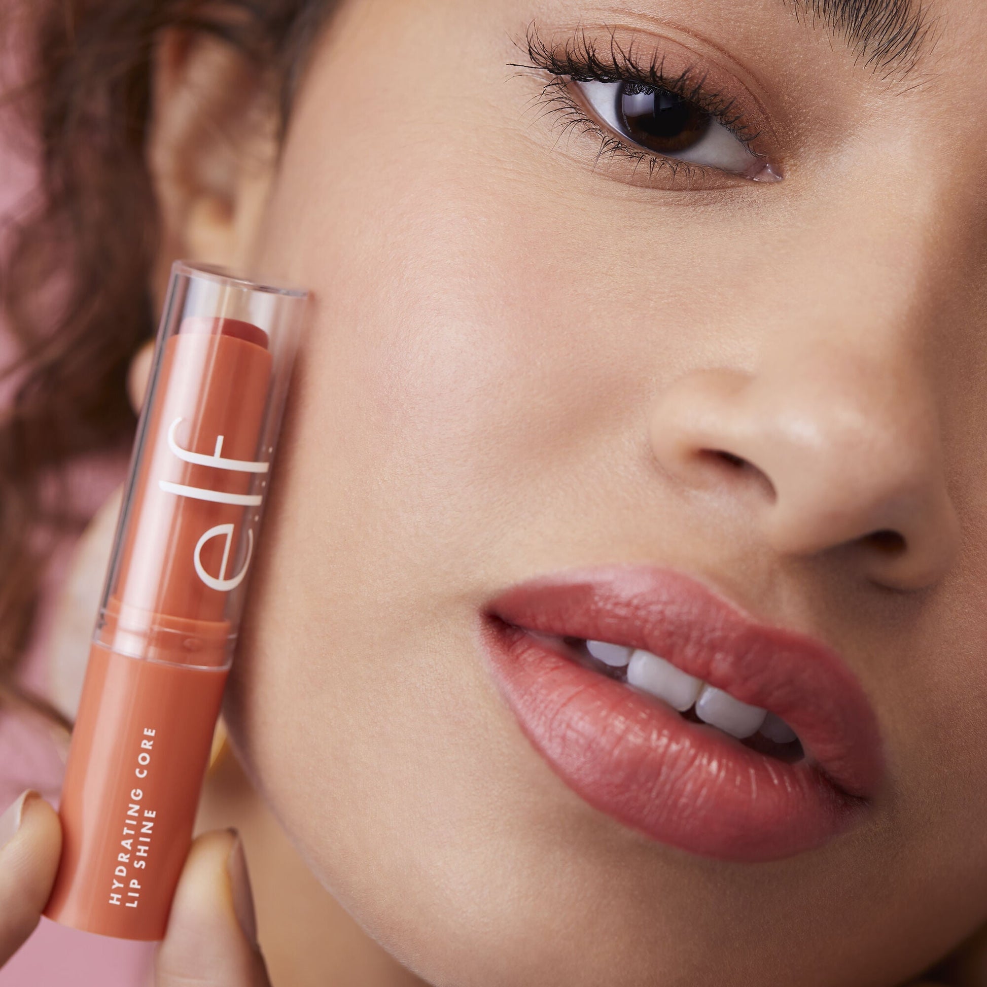 hydrating-core-lip-shine-b3 08112020_Alyssa_AmpItUp-0157_IGF_0dcd7b08-d8a1-41c3-a293-6fb7fa4ca7dd.jpg