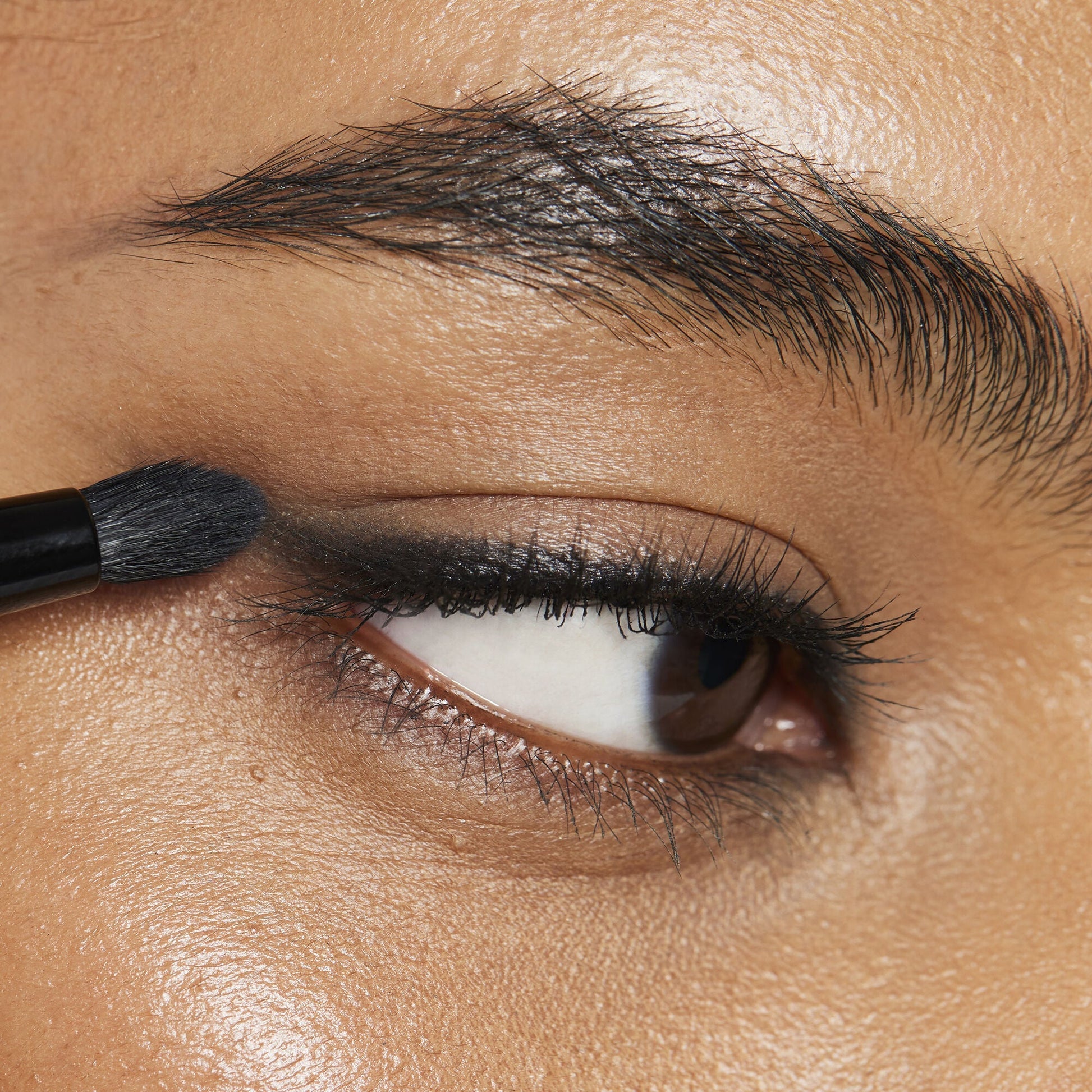 smudge-n-smoke-eyeliner-brush-x2 100824_elf_Shikin_Kohl_App_017_RGB_IGF.jpg