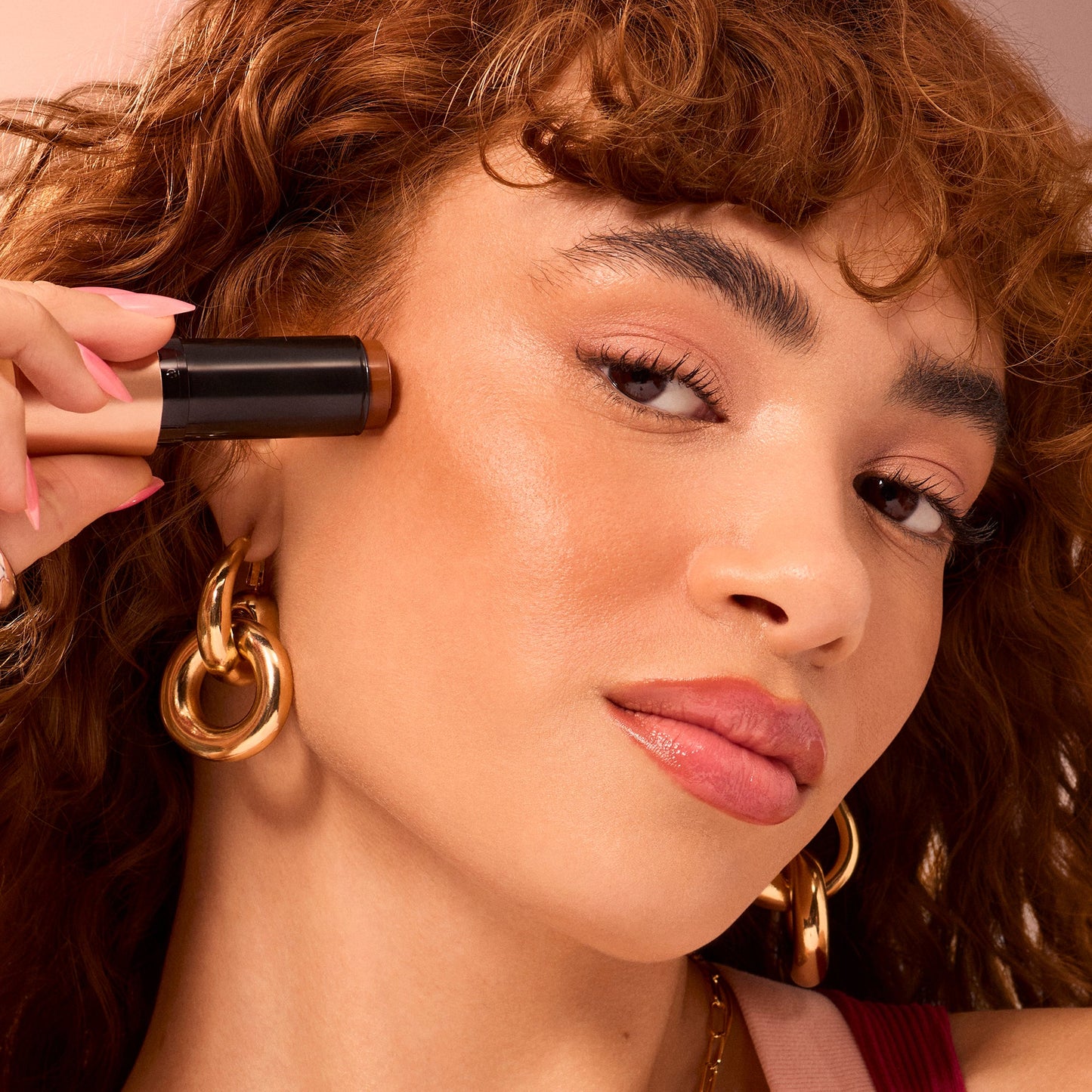 soft-glam-cream-bronzer-a9 102025_Alyssa_SoftGlam_Bronzer-App-2617_w4BQC_IGF_f7596b43-37d2-42a1-ada7-e77863850acf.jpg