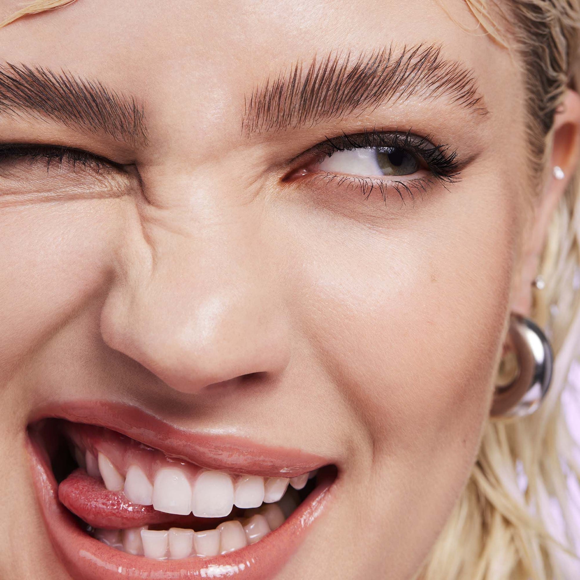 brow-laminating-gel-k9 110923_Genevieve_BrowGel_App-Vibe_6982_RGB_IGF.jpg