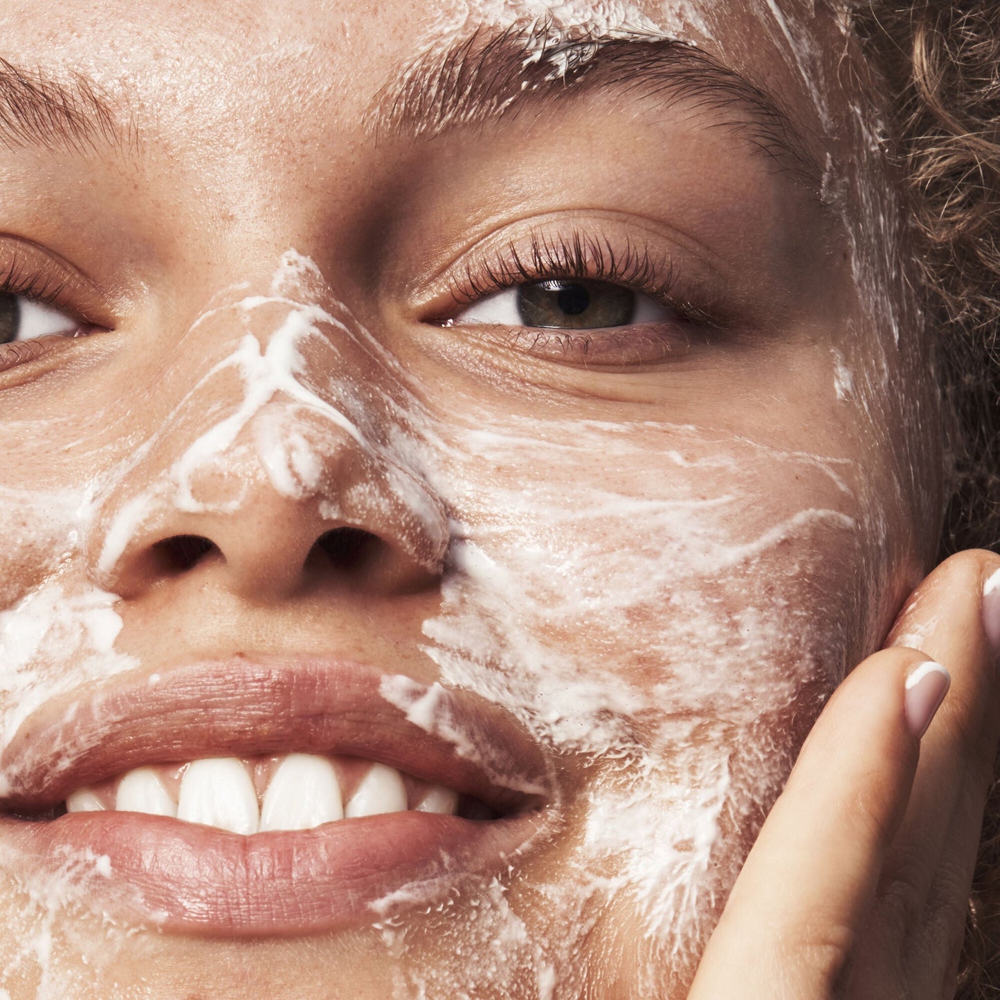 blemish-breakthrough-acne-calming-water-cream-mini-i8 121321_Marley-Acne-Regimen_0117_FINAL_IGF_7be73b38-8681-4e47-be60-37d940df0d6e.jpg