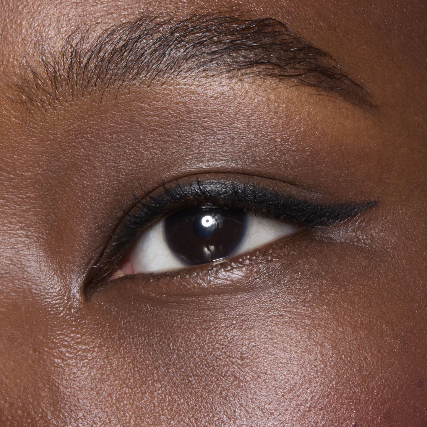 no-budge-retractable-eyeliner-d5 81330_NO_BUDGE_RETRACTABLE_EYELINER_BLACK_BILLIE_0062_V2.jpg