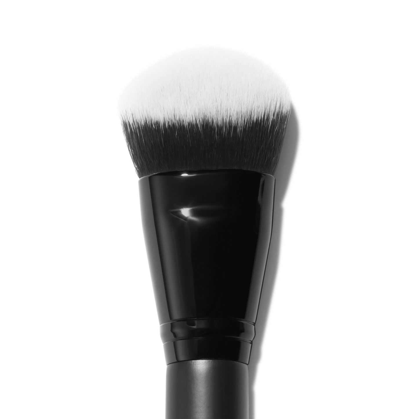smooth-swipe-foundation-brush-d2 81456_Detail_R.png