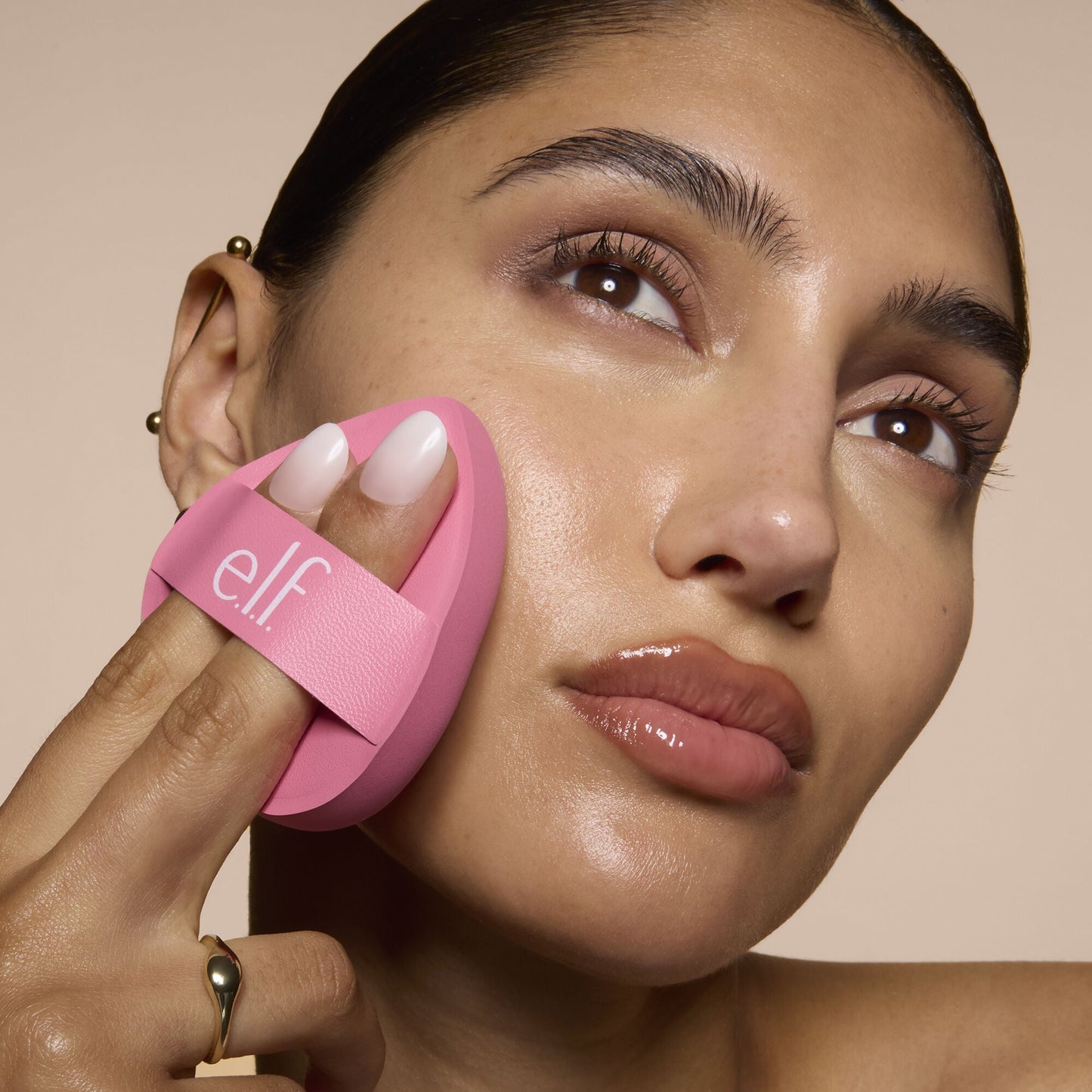 pillow-puff-foundation-sponge-t3 81838_MOM_PILLOW_PUFF_FOUNDATION_SPONGE_TOOL_SHOT_SONALI_0126_V2.jpg