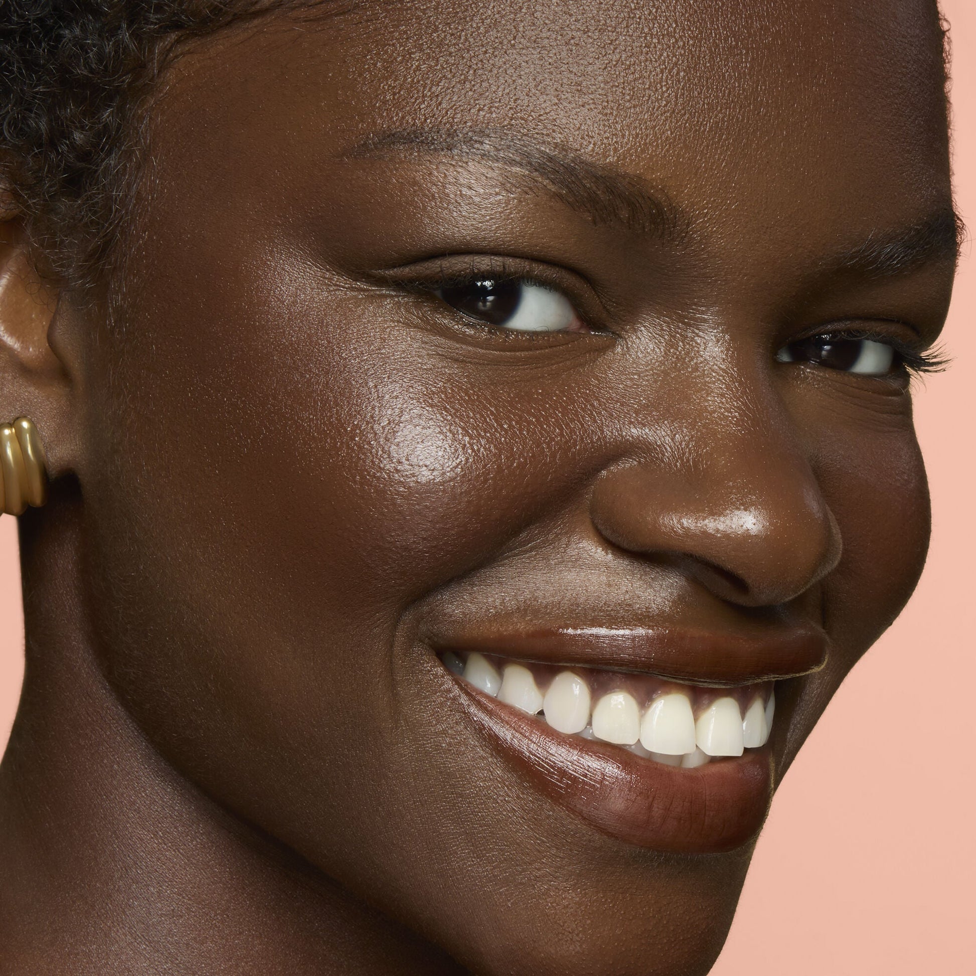 soft-glam-cream-bronzer-a9 82392_SOFT_GLAM_CREAM_BRONZER_STICK_DEEP_RICH_Annissia_0046_V4_912a498c-4101-4d82-9219-c530b3163a59.jpg